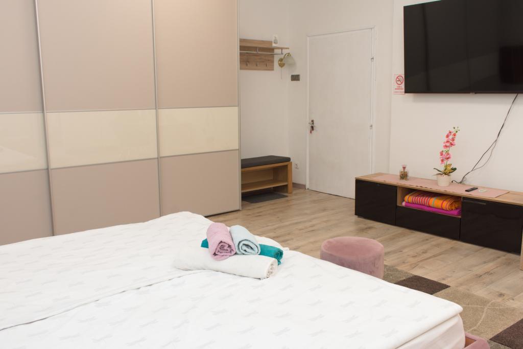 Romantic - Franciaágyas apartman sarokkáddal Romantic - Franciaágyas apartman sarokkáddal