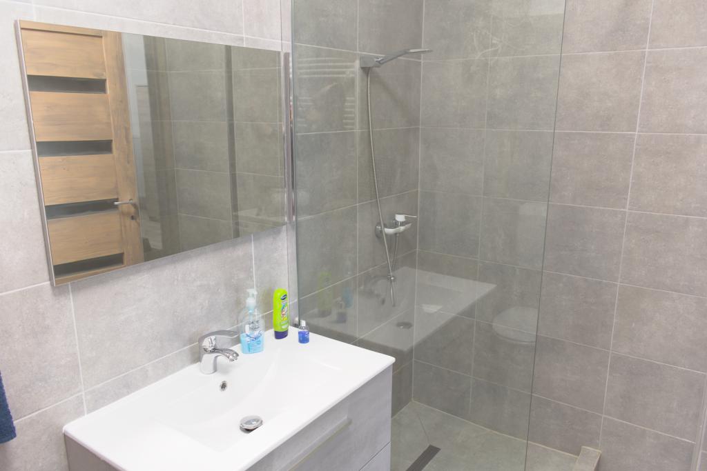 Travel - Franciaágyas apartman zuhanyzóval Travel - Franciaágyas apartman zuhanyzóval